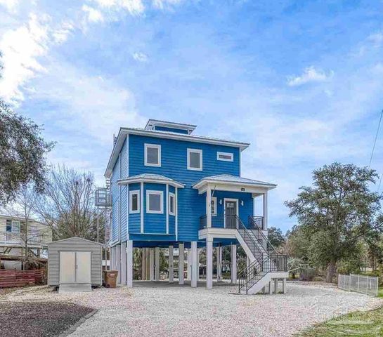 1045 Magnolia Ln, Gulf Breeze, FL 32563