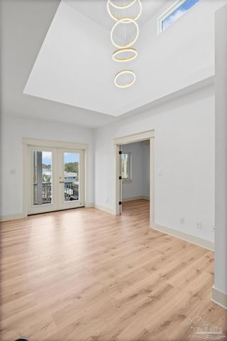 1045 Magnolia Ln, Gulf Breeze, FL 32563