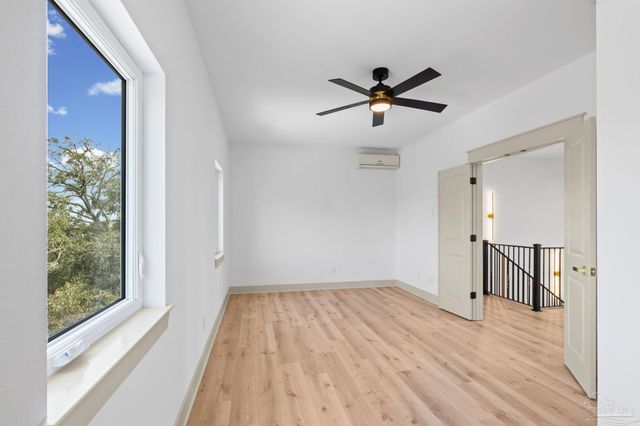 1045 Magnolia Ln, Gulf Breeze, FL 32563