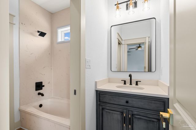 1045 Magnolia Ln, Gulf Breeze, FL 32563