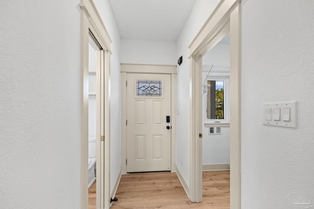 1045 Magnolia Ln, Gulf Breeze, FL 32563