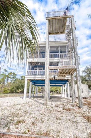 1045 Magnolia Ln, Gulf Breeze, FL 32563