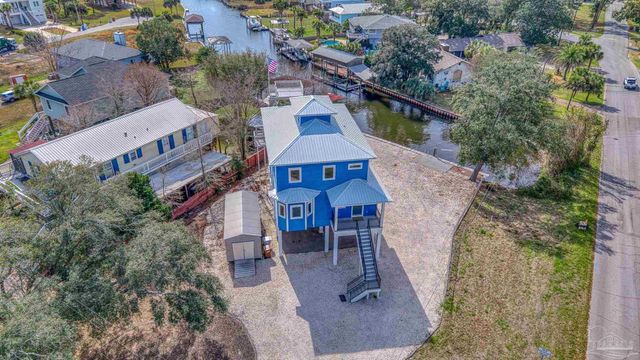 1045 Magnolia Ln, Gulf Breeze, FL 32563