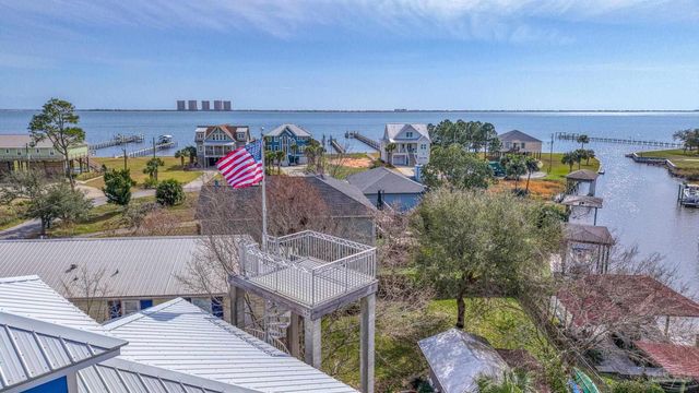 1045 Magnolia Ln, Gulf Breeze, FL 32563