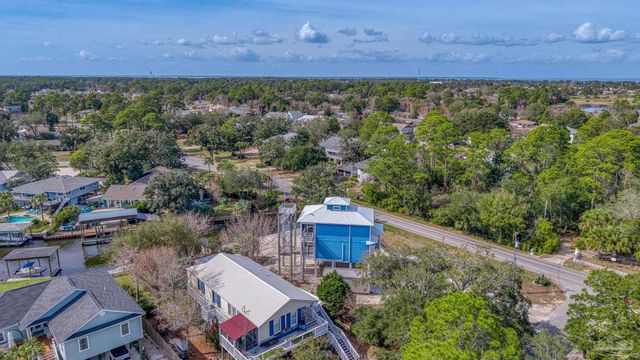 1045 Magnolia Ln, Gulf Breeze, FL 32563