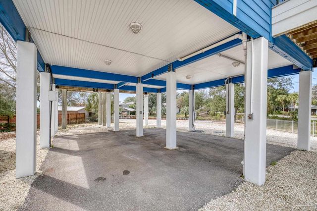 1045 Magnolia Ln, Gulf Breeze, FL 32563