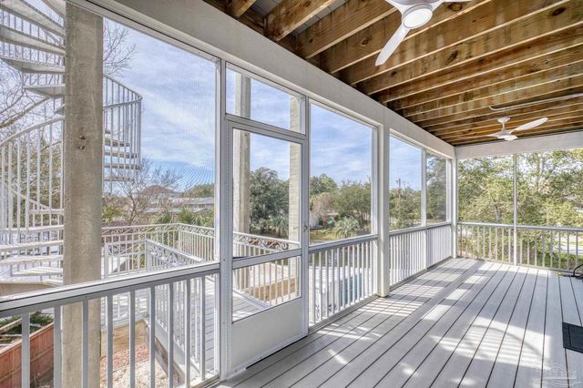 1045 Magnolia Ln, Gulf Breeze, FL 32563