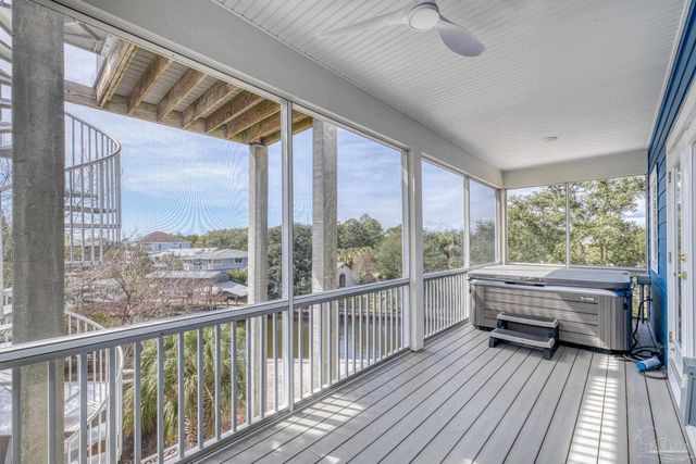 1045 Magnolia Ln, Gulf Breeze, FL 32563