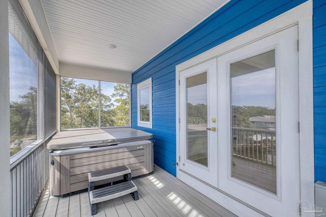 1045 Magnolia Ln, Gulf Breeze, FL 32563