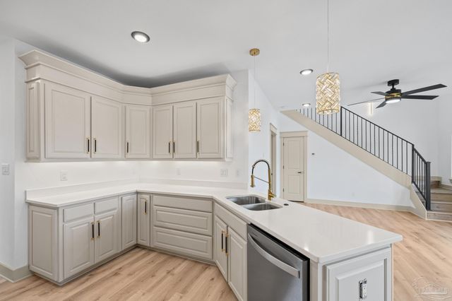 1045 Magnolia Ln, Gulf Breeze, FL 32563