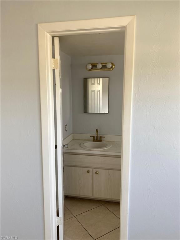 Image 11 of property listing at 4923 Vincennes CT # 4, Cape Coral, FL 33904