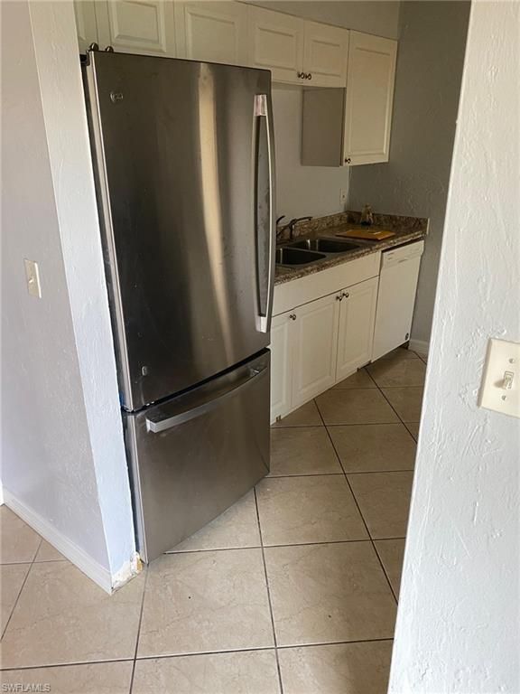 Image 4 of property listing at 4923 Vincennes CT # 4, Cape Coral, FL 33904