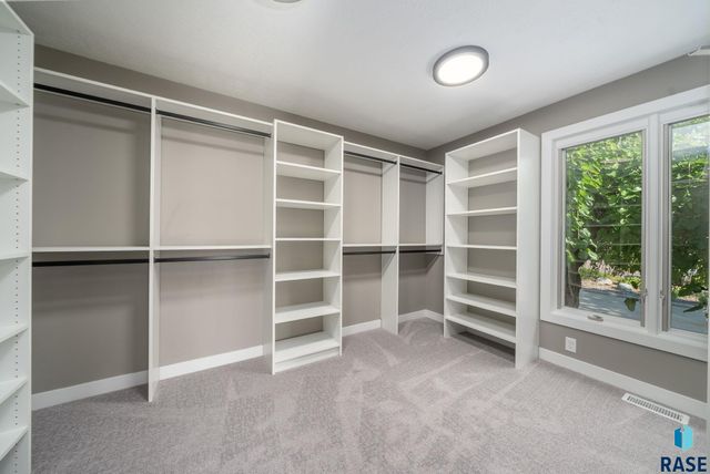 1200 E Tomar Rd Road, Sioux Falls, SD 57105