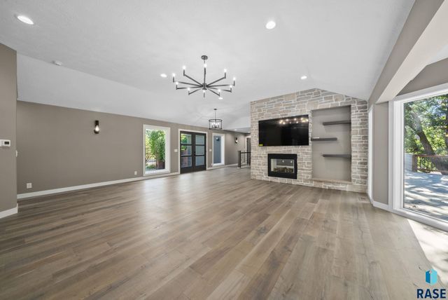 1200 E Tomar Rd Road, Sioux Falls, SD 57105