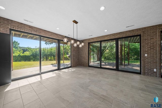 1200 E Tomar Rd Road, Sioux Falls, SD 57105