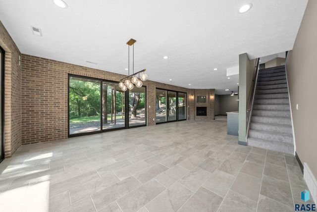 1200 E Tomar Rd Road, Sioux Falls, SD 57105