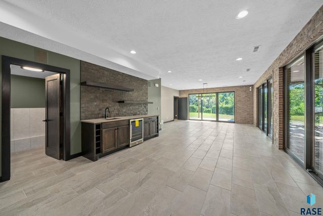 1200 E Tomar Rd Road, Sioux Falls, SD 57105