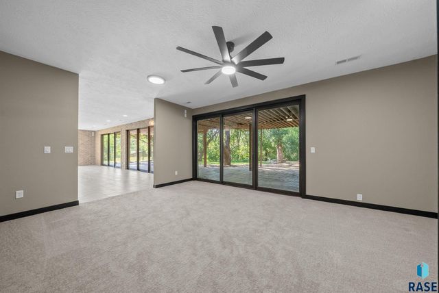 1200 E Tomar Rd Road, Sioux Falls, SD 57105