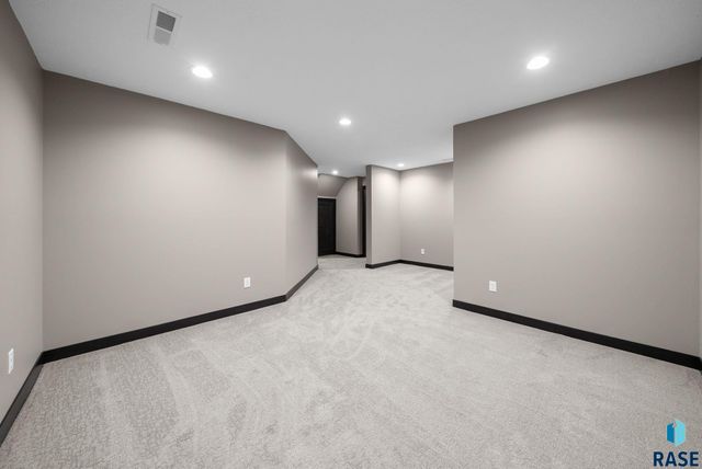 1200 E Tomar Rd Road, Sioux Falls, SD 57105