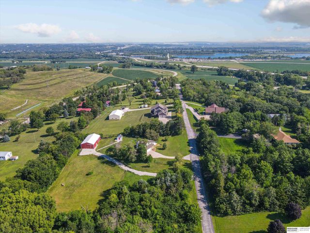 18302 Nicholas Road, Plattsmouth, NE 68048