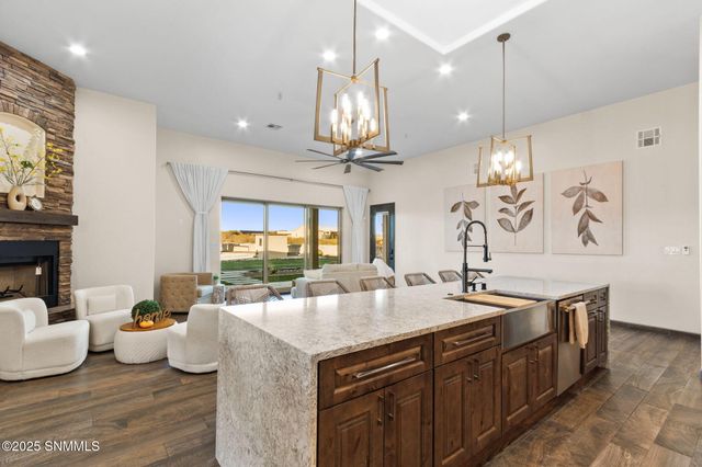 2299 Guamis Road, Las Cruces, NM 88012