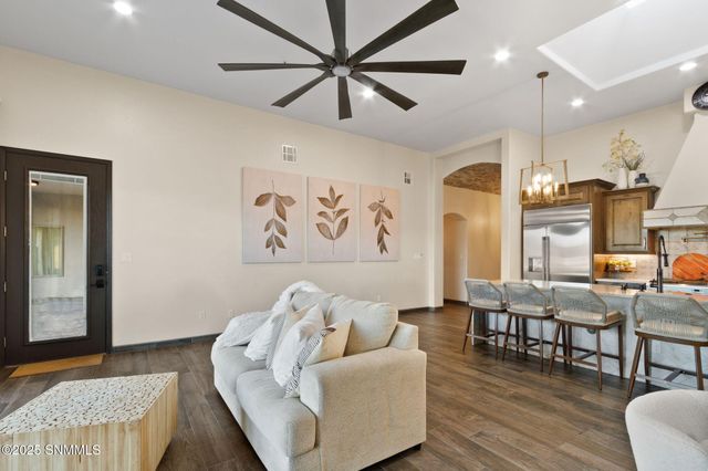 2299 Guamis Road, Las Cruces, NM 88012