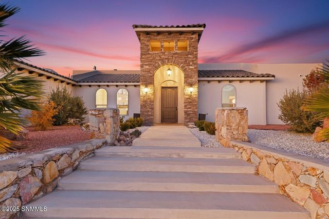 2299 Guamis Road, Las Cruces, NM 88012