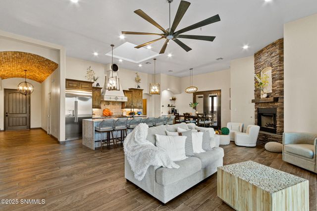 2299 Guamis Road, Las Cruces, NM 88012