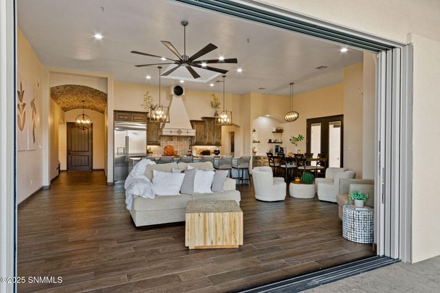 2299 Guamis Road, Las Cruces, NM 88012