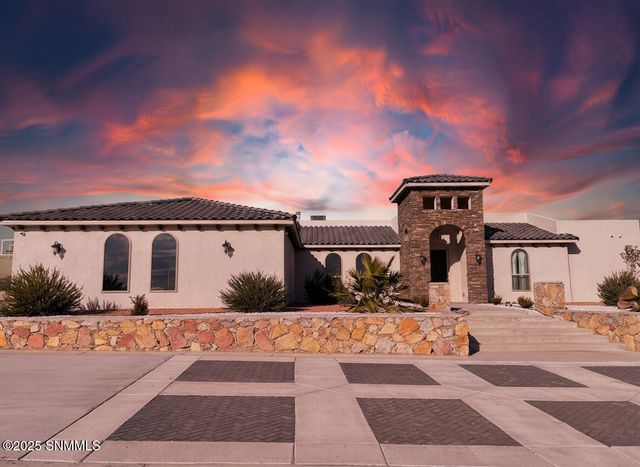 2299 Guamis Road, Las Cruces, NM 88012