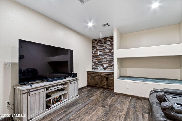 2299 Guamis Road, Las Cruces, NM 88012