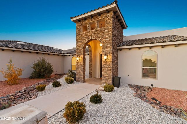 2299 Guamis Road, Las Cruces, NM 88012