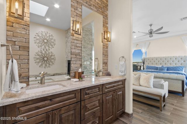 2299 Guamis Road, Las Cruces, NM 88012