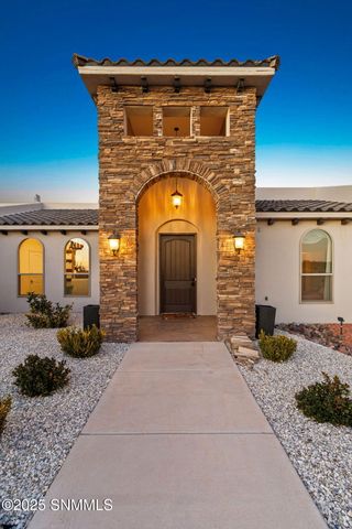 2299 Guamis Road, Las Cruces, NM 88012