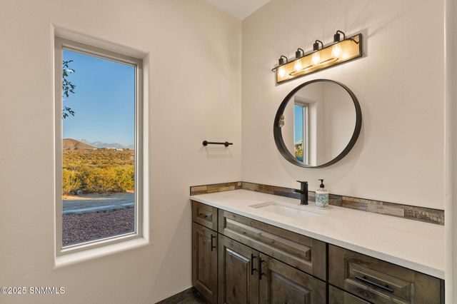 2299 Guamis Road, Las Cruces, NM 88012