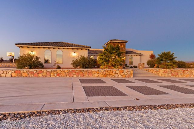 2299 Guamis Road, Las Cruces, NM 88012