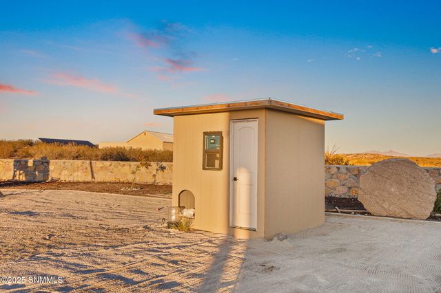 2299 Guamis Road, Las Cruces, NM 88012