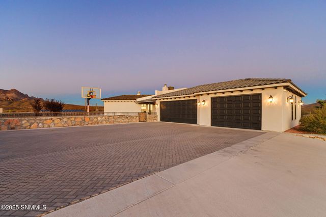 2299 Guamis Road, Las Cruces, NM 88012