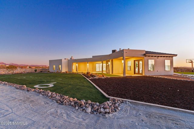 2299 Guamis Road, Las Cruces, NM 88012