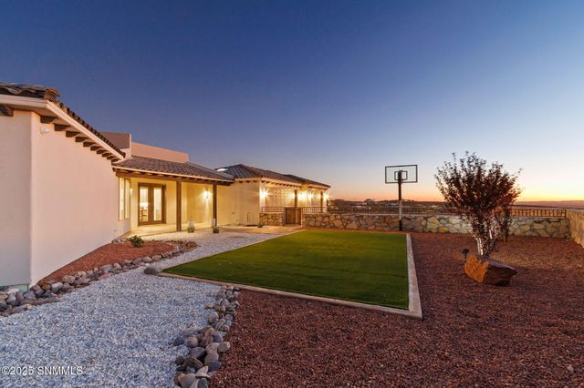 2299 Guamis Road, Las Cruces, NM 88012