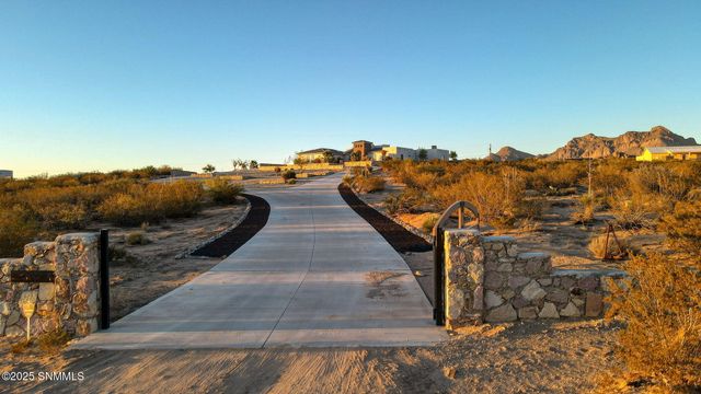 2299 Guamis Road, Las Cruces, NM 88012