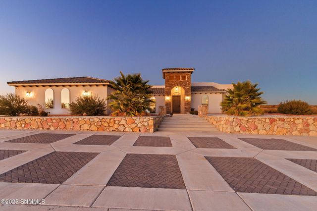 2299 Guamis Road, Las Cruces, NM 88012
