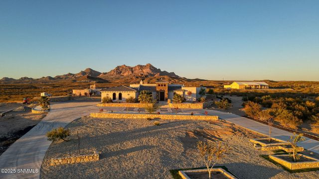 2299 Guamis Road, Las Cruces, NM 88012
