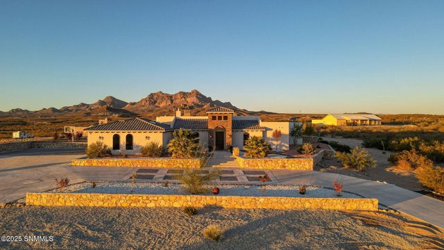 2299 Guamis Road, Las Cruces, NM 88012
