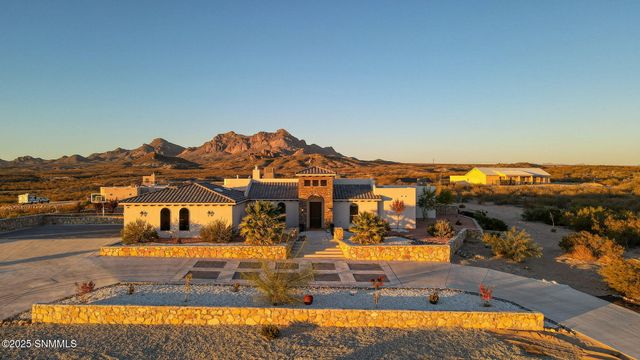 2299 Guamis Road, Las Cruces, NM 88012