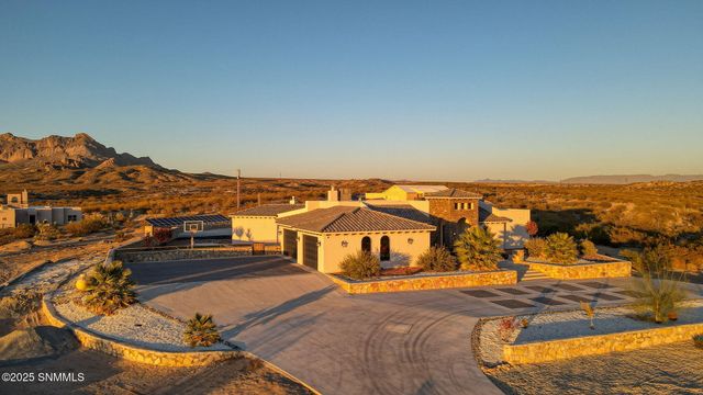2299 Guamis Road, Las Cruces, NM 88012