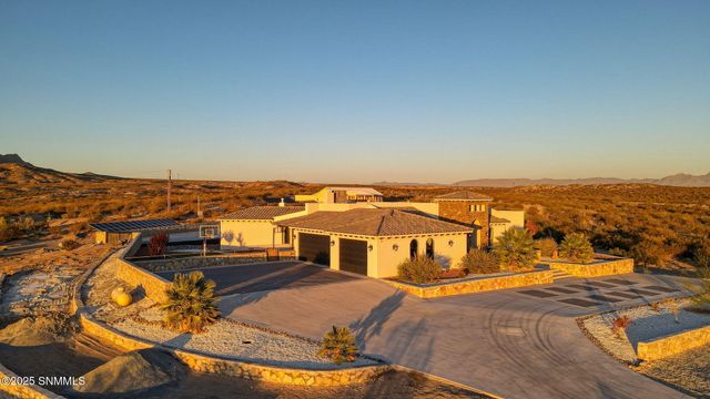 2299 Guamis Road, Las Cruces, NM 88012
