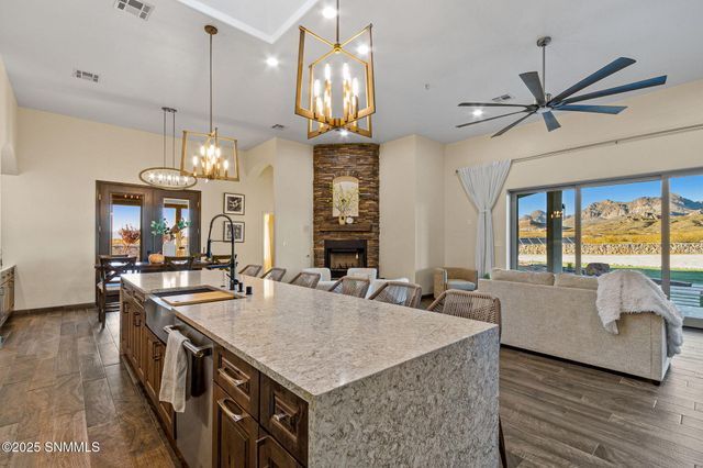 2299 Guamis Road, Las Cruces, NM 88012