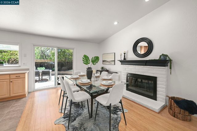 102 Henson Creek Ct, Martinez, CA 94553