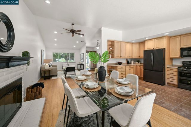 102 Henson Creek Ct, Martinez, CA 94553